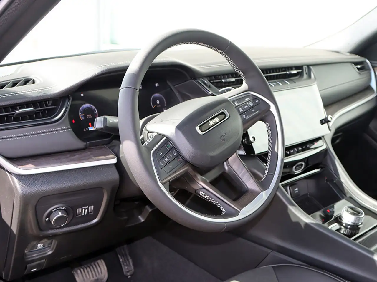 Jeep Grand Cherokee снимка Jeep Grand Cherokee