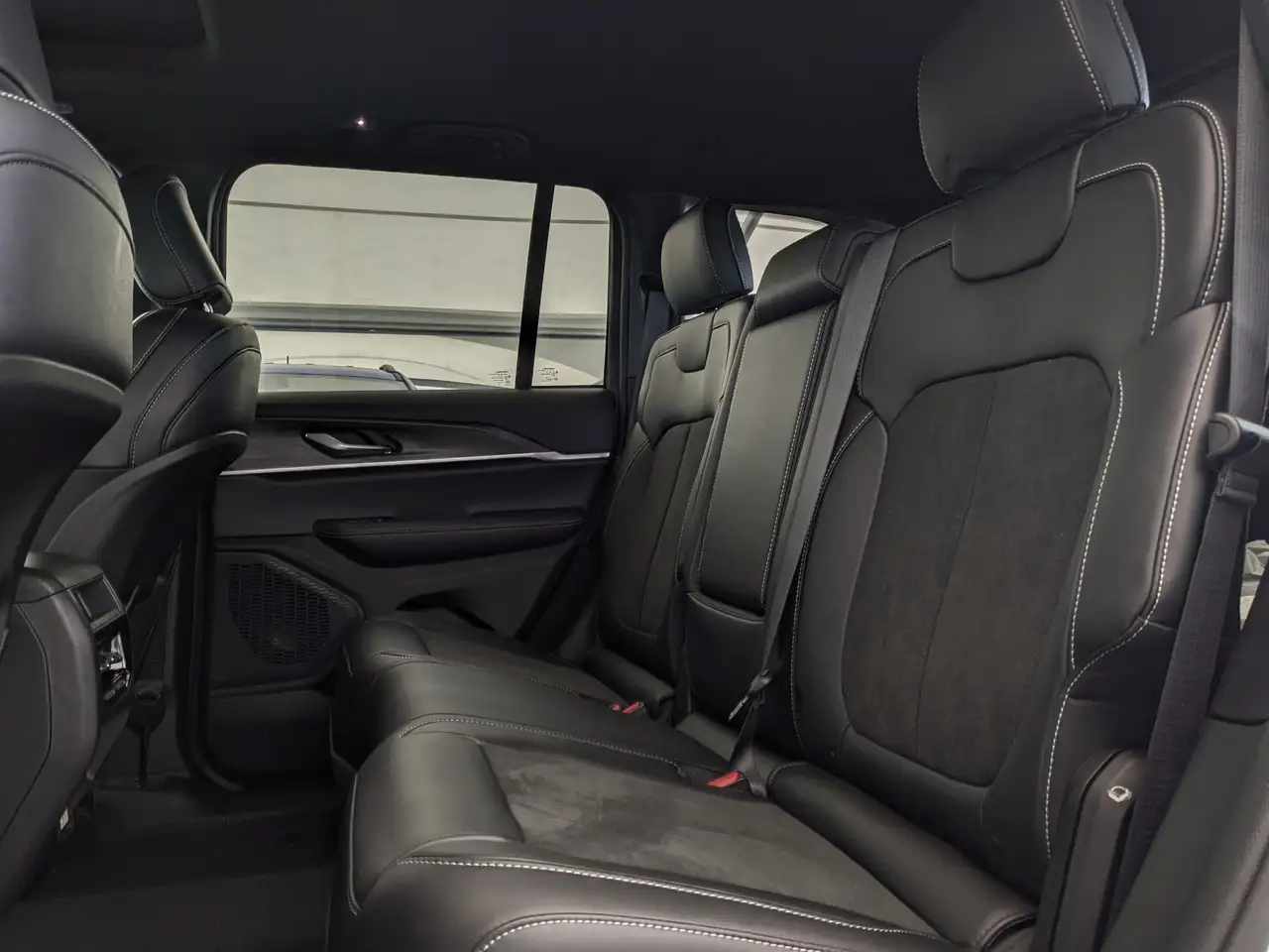 Jeep Grand Cherokee photo Jeep Grand Cherokee
