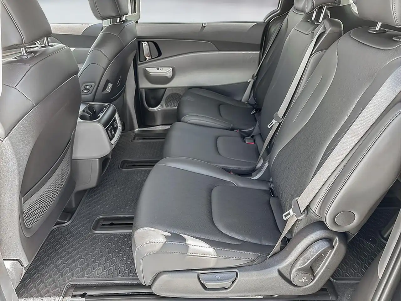 Kia Carnival снимка Kia Carnival