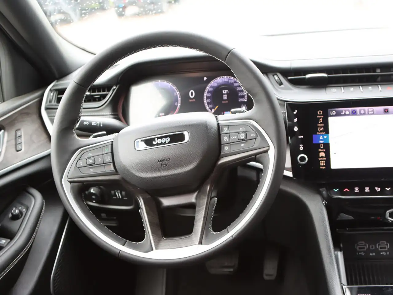 Jeep Grand Cherokee снимка Jeep Grand Cherokee