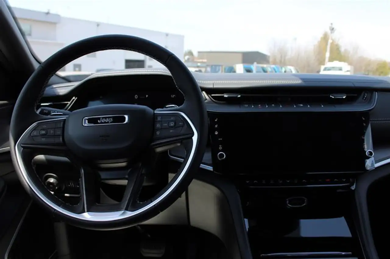 Jeep Grand Cherokee снимка Jeep Grand Cherokee
