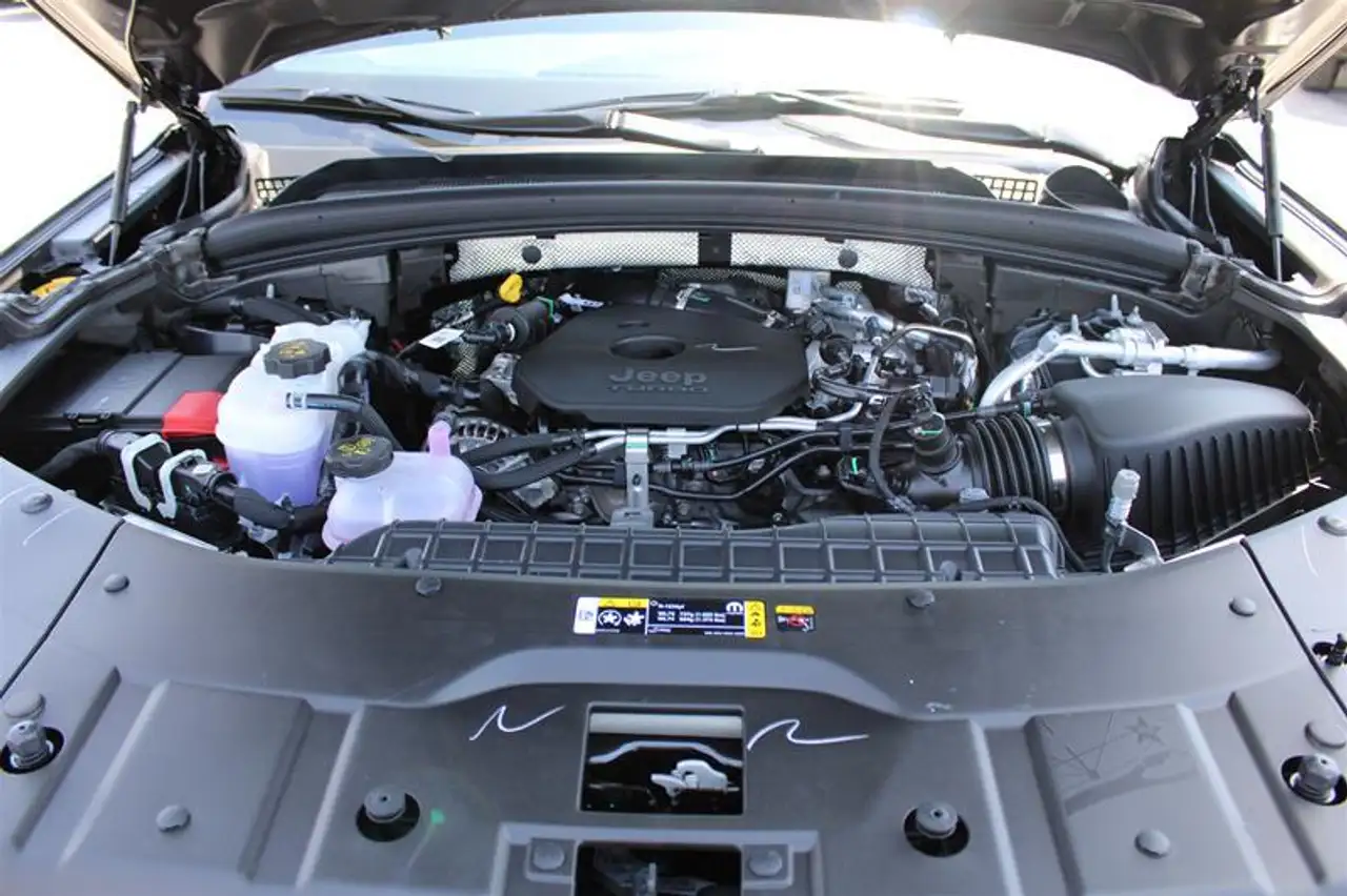 Jeep Grand Cherokee снимка Jeep Grand Cherokee