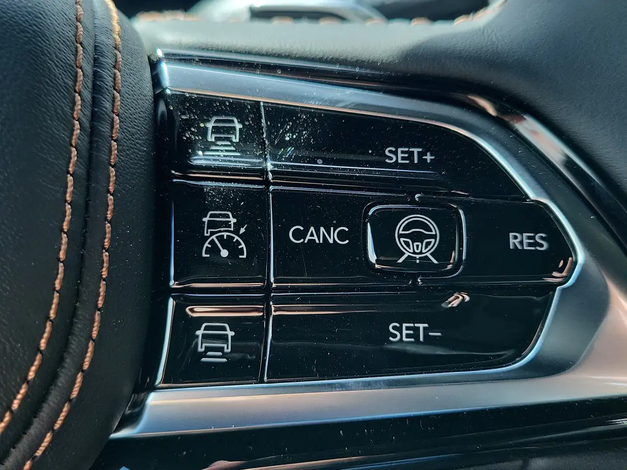 Jeep Grand Cherokee photo Jeep Grand Cherokee