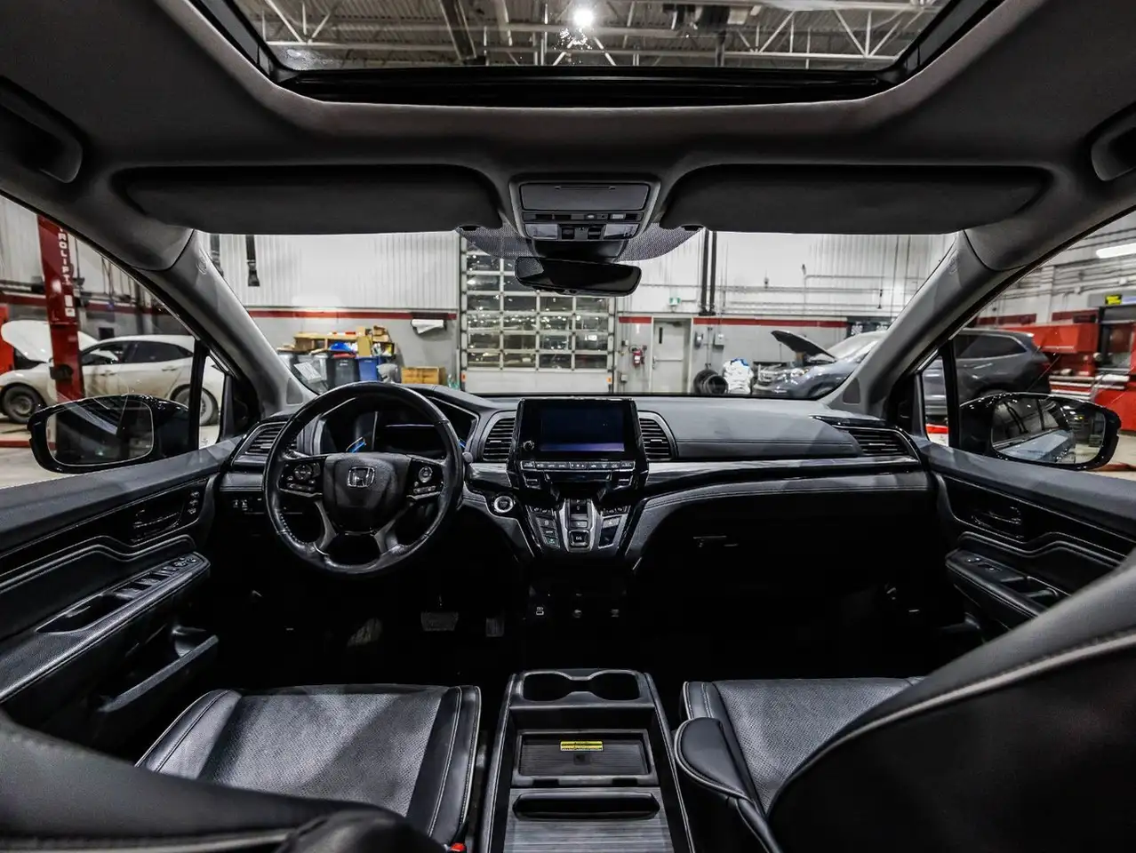 Honda Odyssey снимка Honda Odyssey