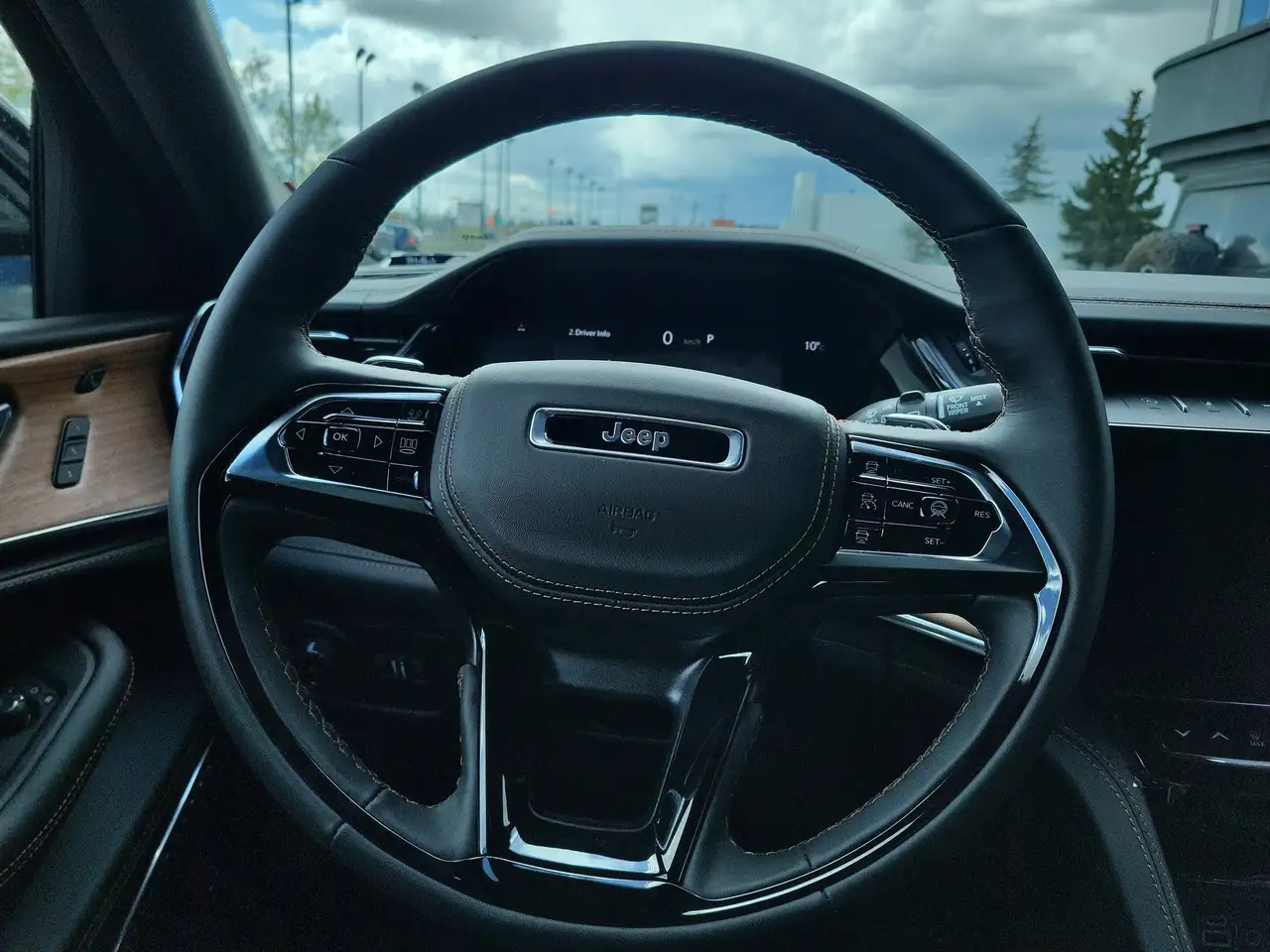Jeep Grand Cherokee photo Jeep Grand Cherokee