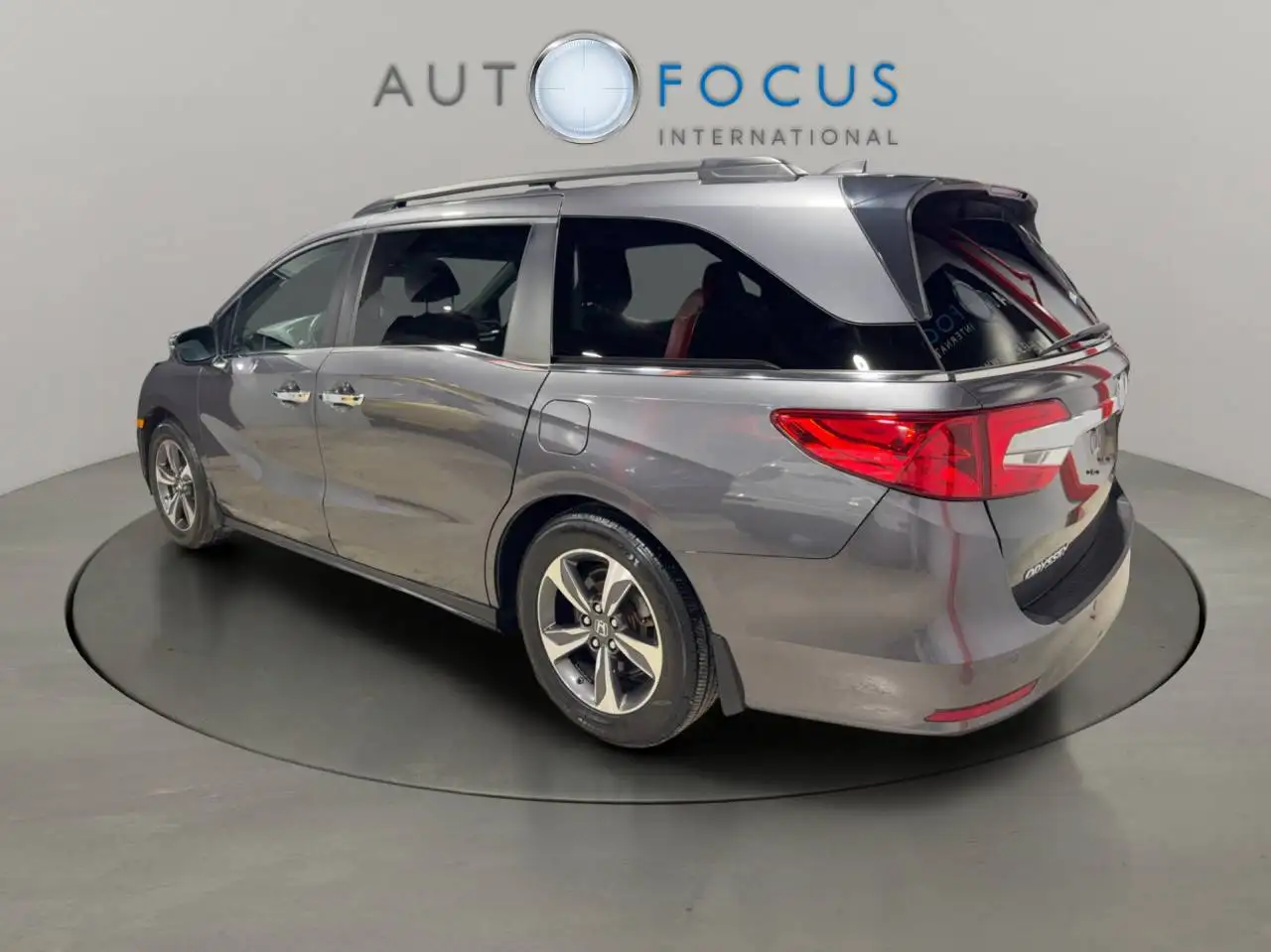 Honda Odyssey снимка Honda Odyssey