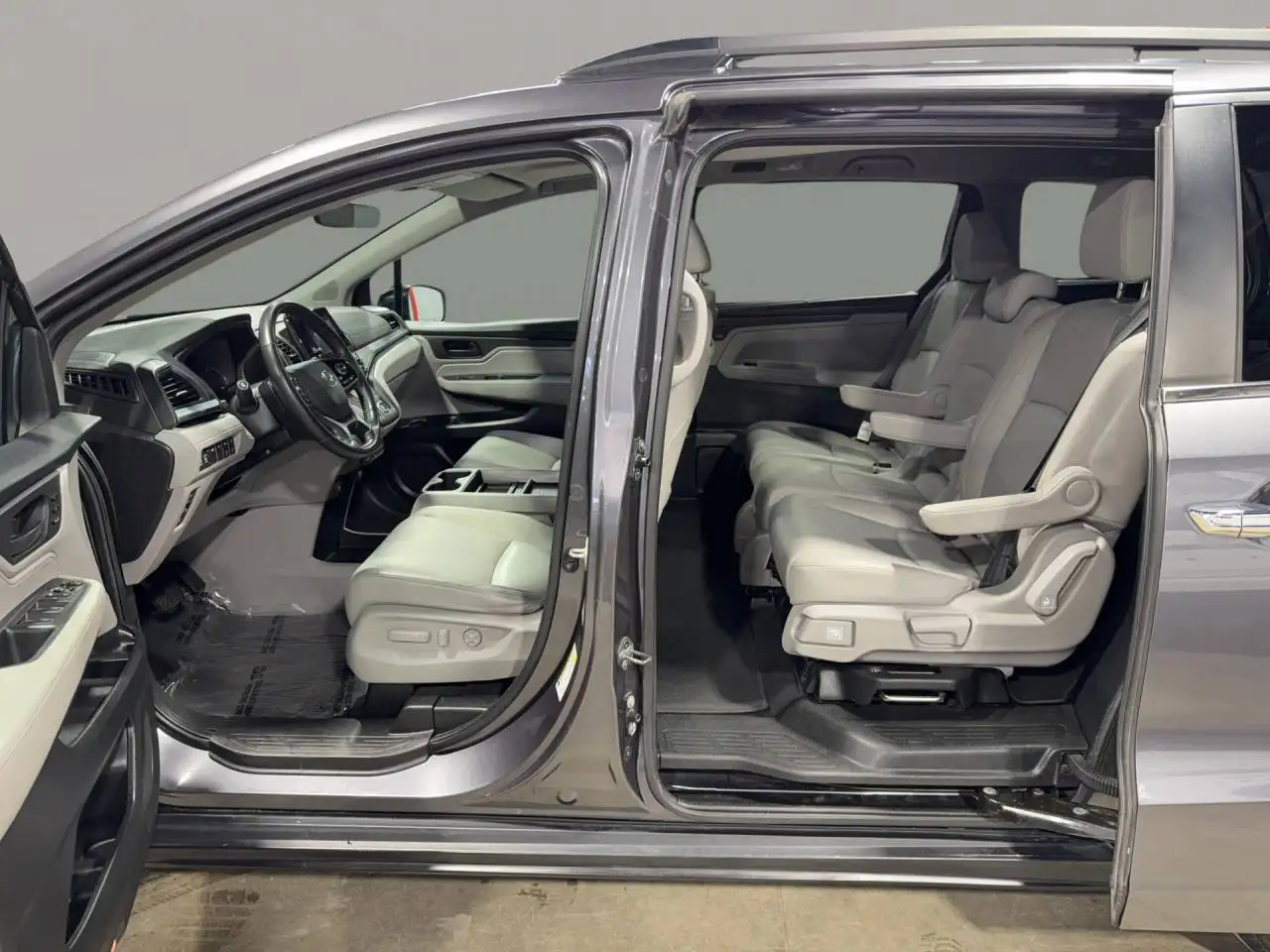 Honda Odyssey снимка Honda Odyssey