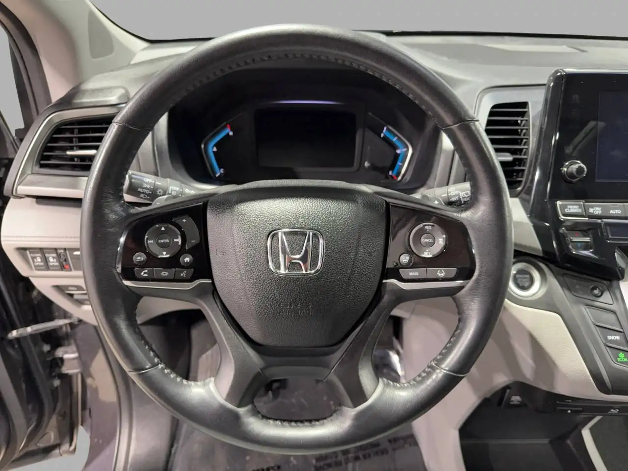 Honda Odyssey снимка Honda Odyssey