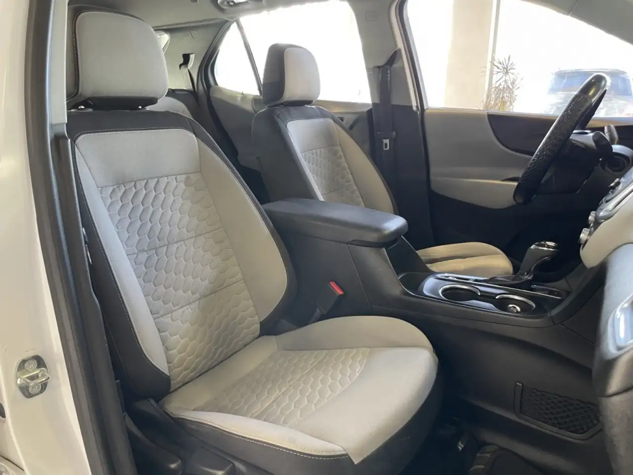 Chevrolet Equinox снимка Chevrolet Equinox