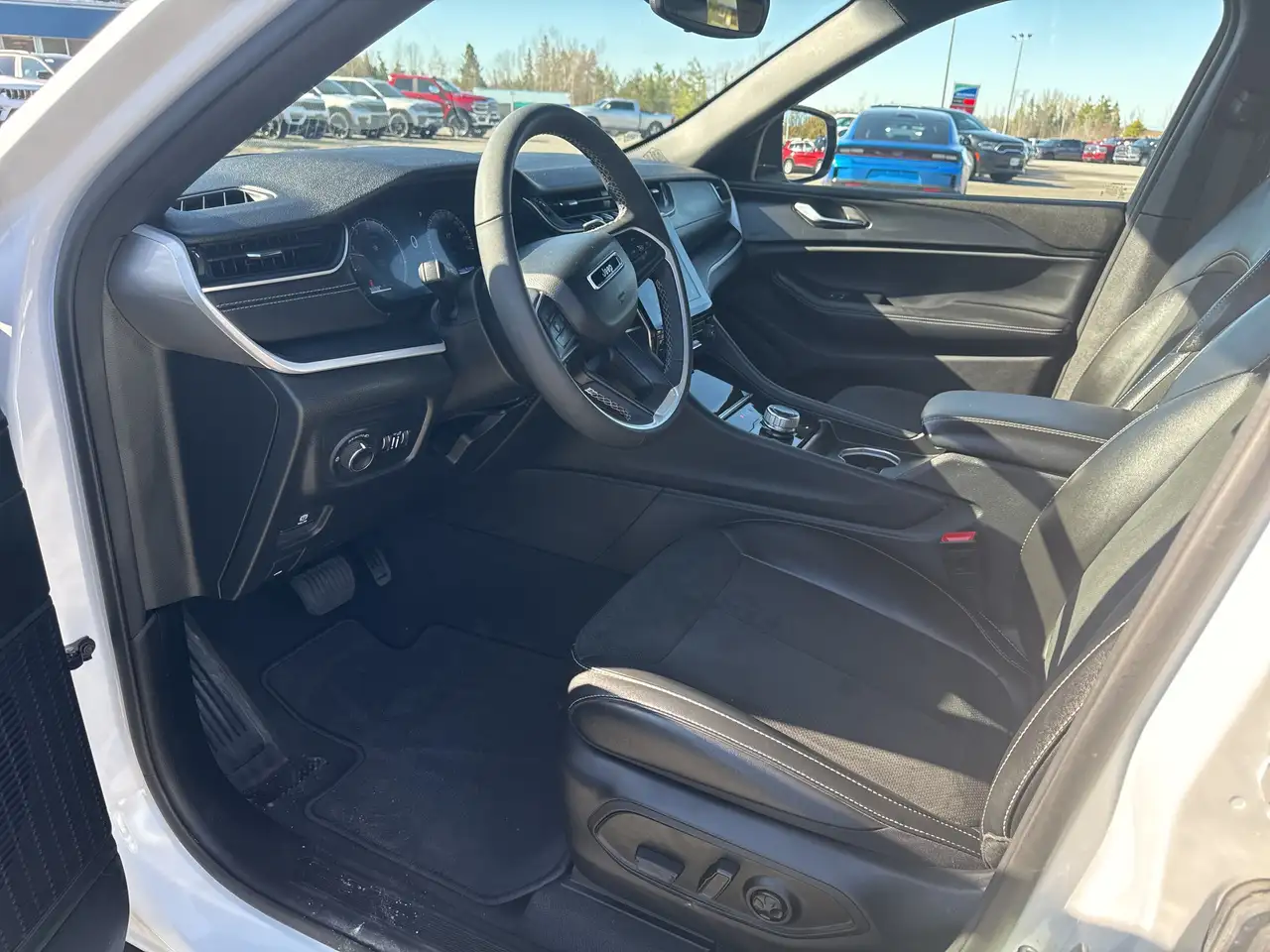 Jeep Grand Cherokee снимка Jeep Grand Cherokee
