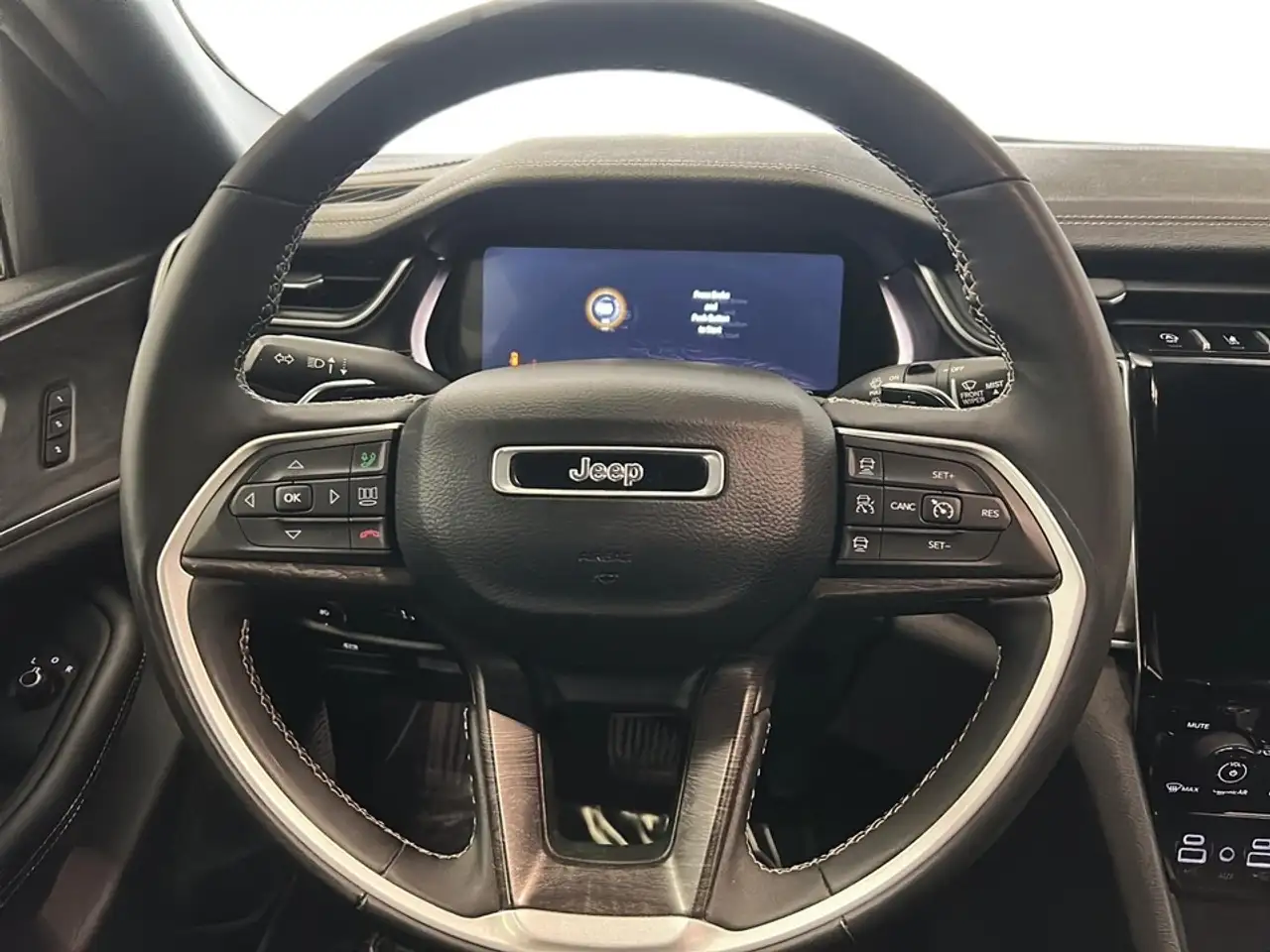 Jeep Grand Cherokee снимка Jeep Grand Cherokee