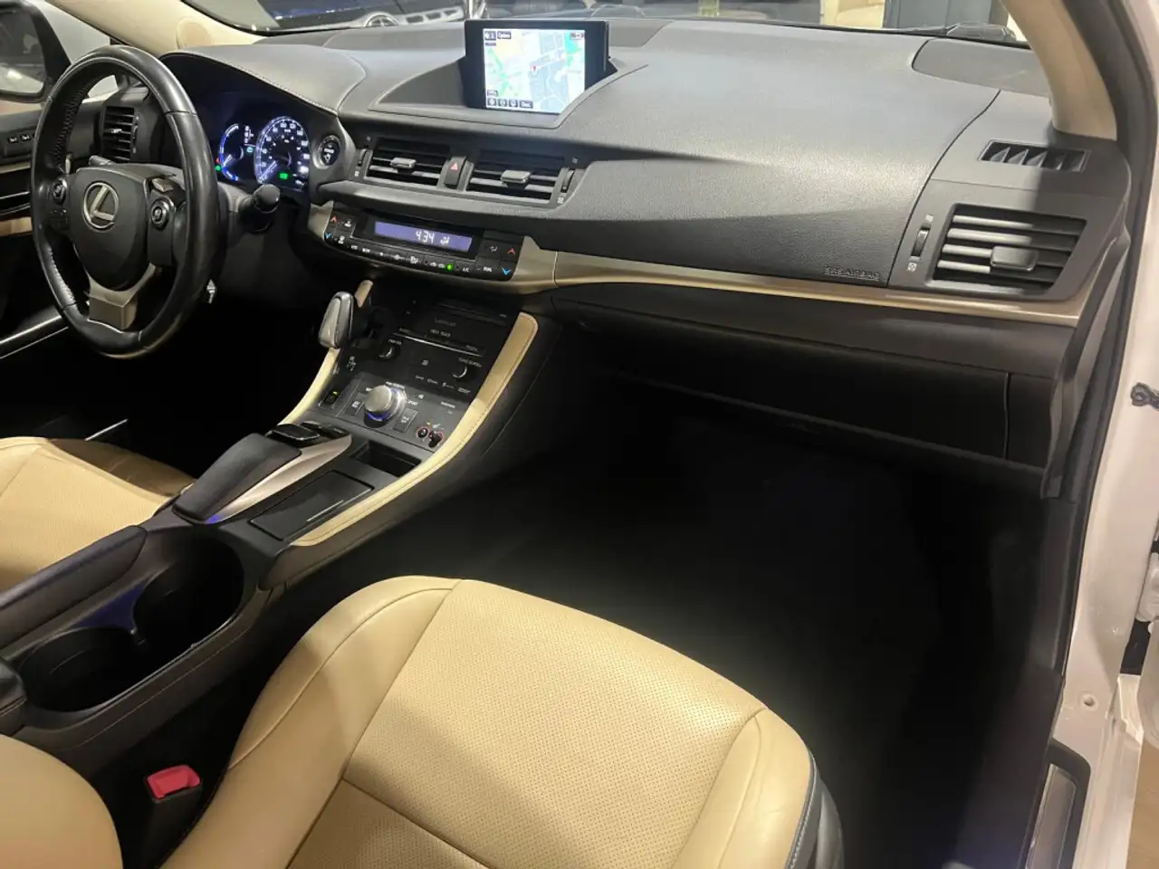 Lexus CT снимка Lexus CT