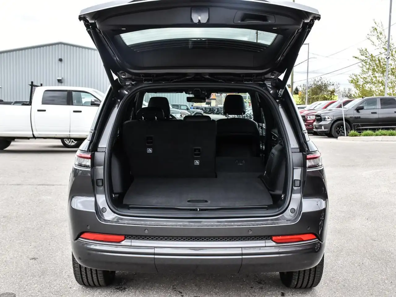 Jeep Grand Cherokee снимка Jeep Grand Cherokee