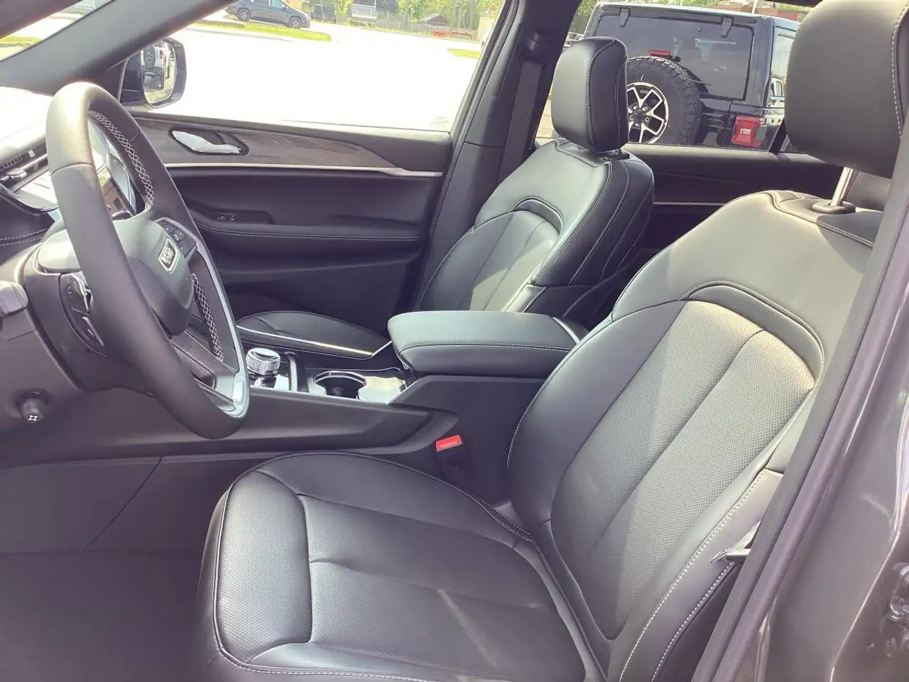 Jeep Grand Cherokee снимка Jeep Grand Cherokee