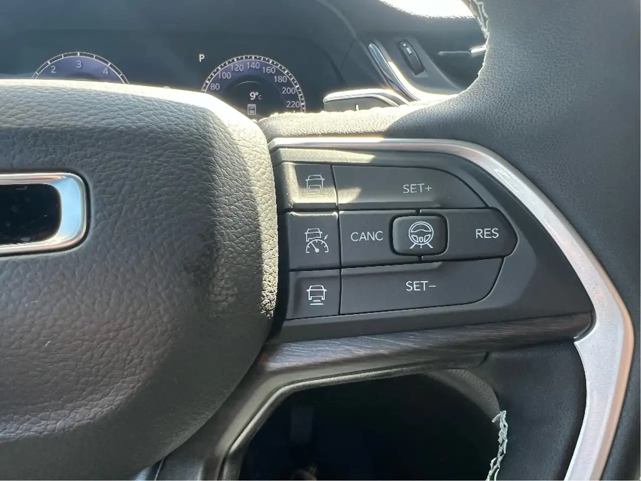 Jeep Grand Cherokee снимка Jeep Grand Cherokee
