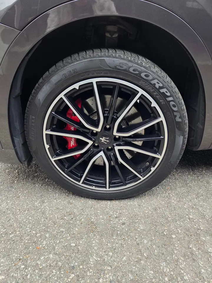 Maserati Levante снимка Maserati Levante