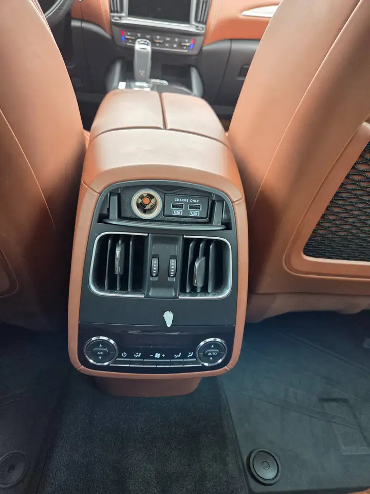 Maserati Levante снимка Maserati Levante