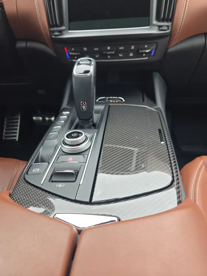 Maserati Levante снимка Maserati Levante