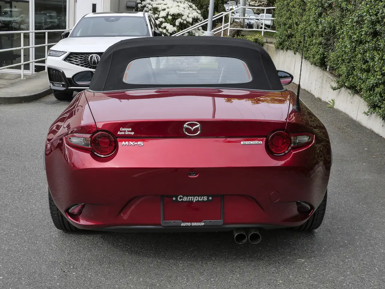 Mazda MX-5 Miata снимка Mazda MX-5 Miata