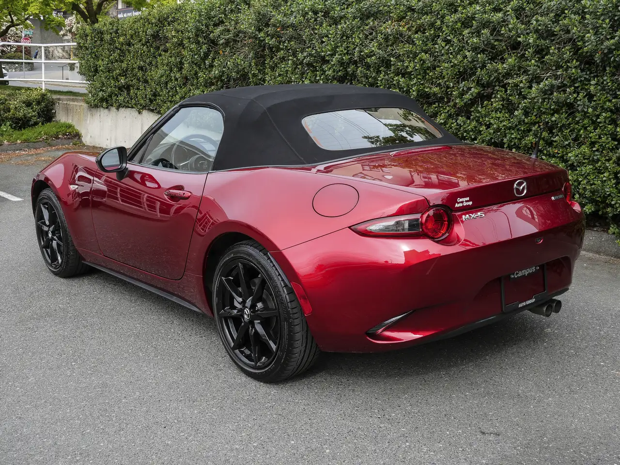 Mazda MX-5 Miata снимка Mazda MX-5 Miata