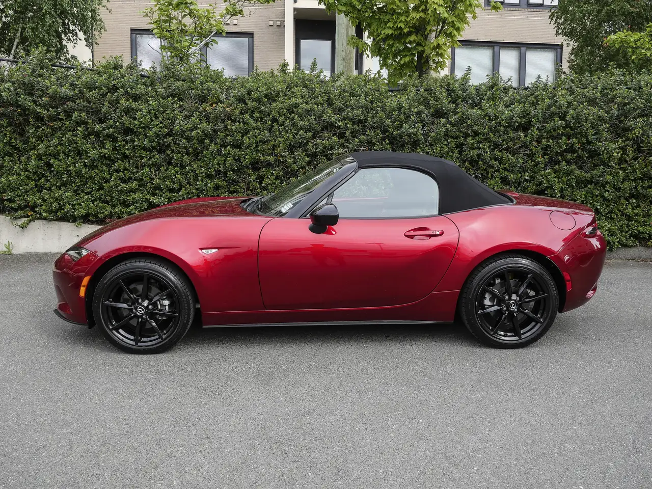 Mazda MX-5 Miata снимка Mazda MX-5 Miata