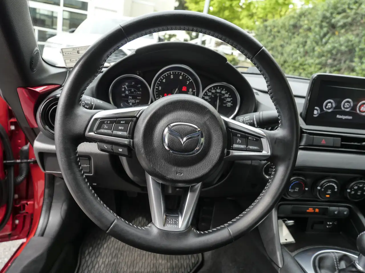 Mazda MX-5 Miata снимка Mazda MX-5 Miata