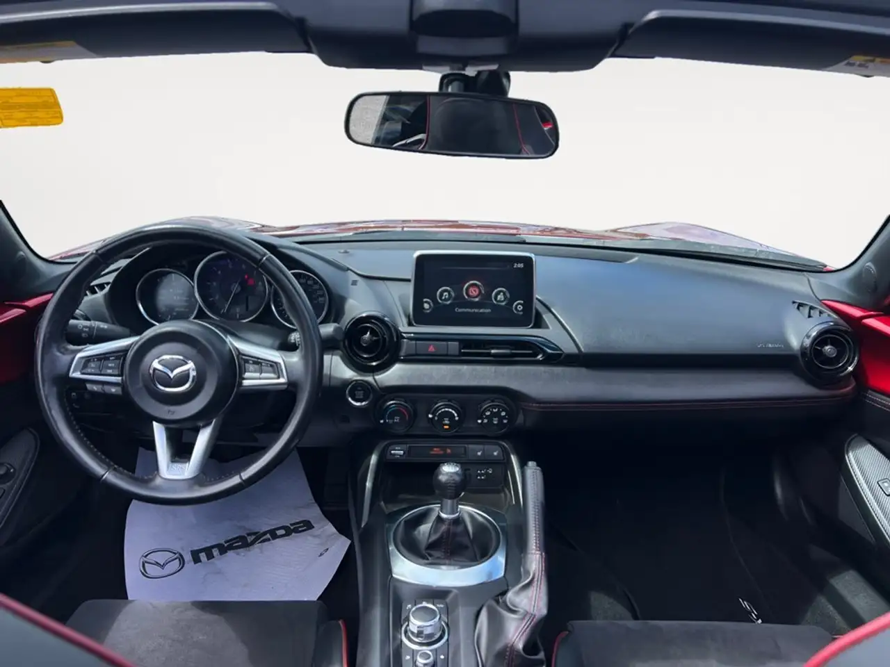 Mazda MX-5 Miata снимка Mazda MX-5 Miata