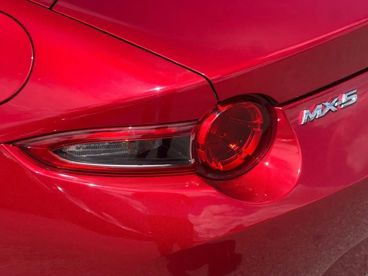 Mazda MX-5 Miata снимка Mazda MX-5 Miata