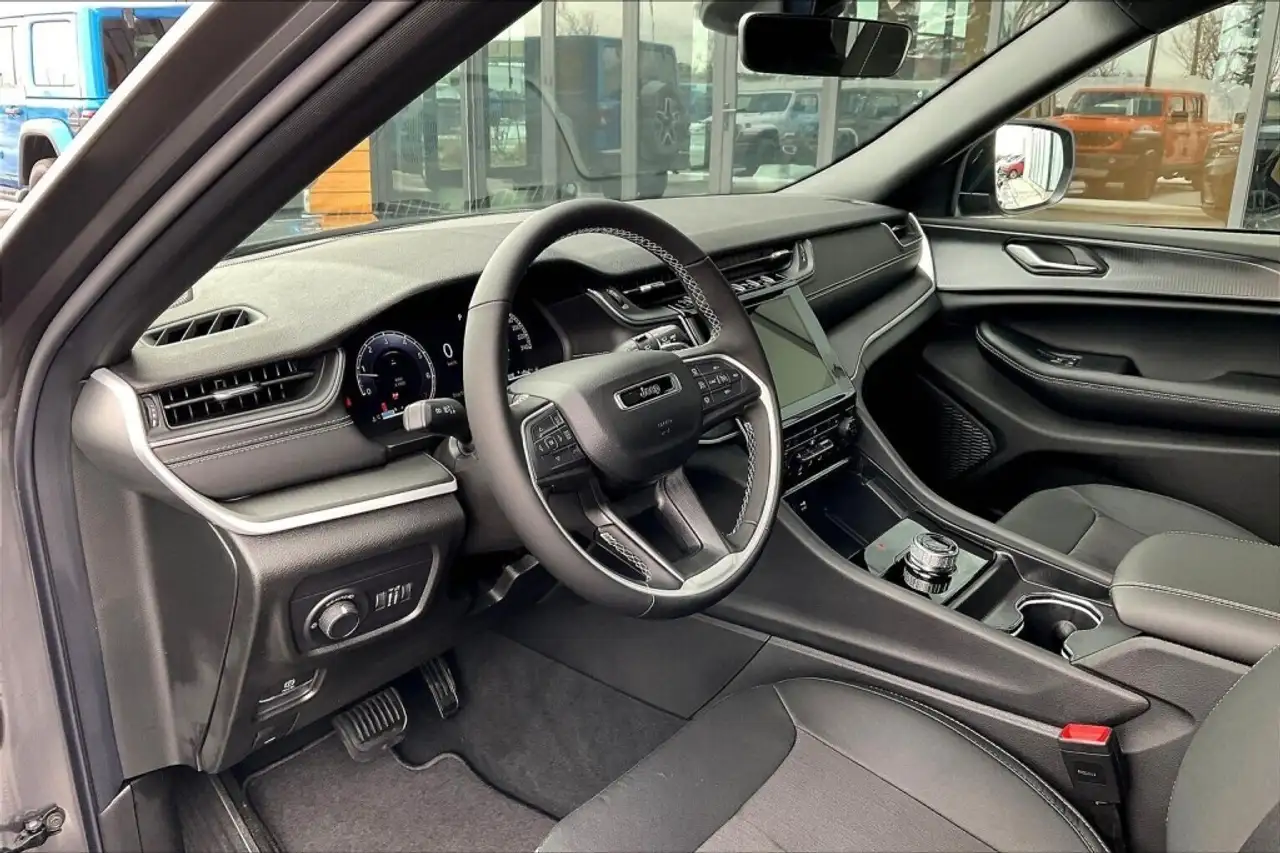 Jeep Grand Cherokee снимка Jeep Grand Cherokee