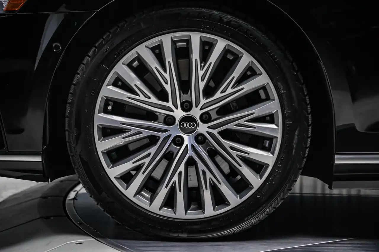 Audi A8 снимка Audi A8