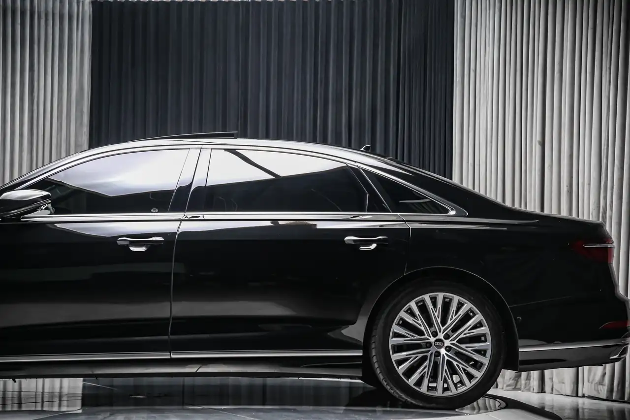 Audi A8 снимка Audi A8