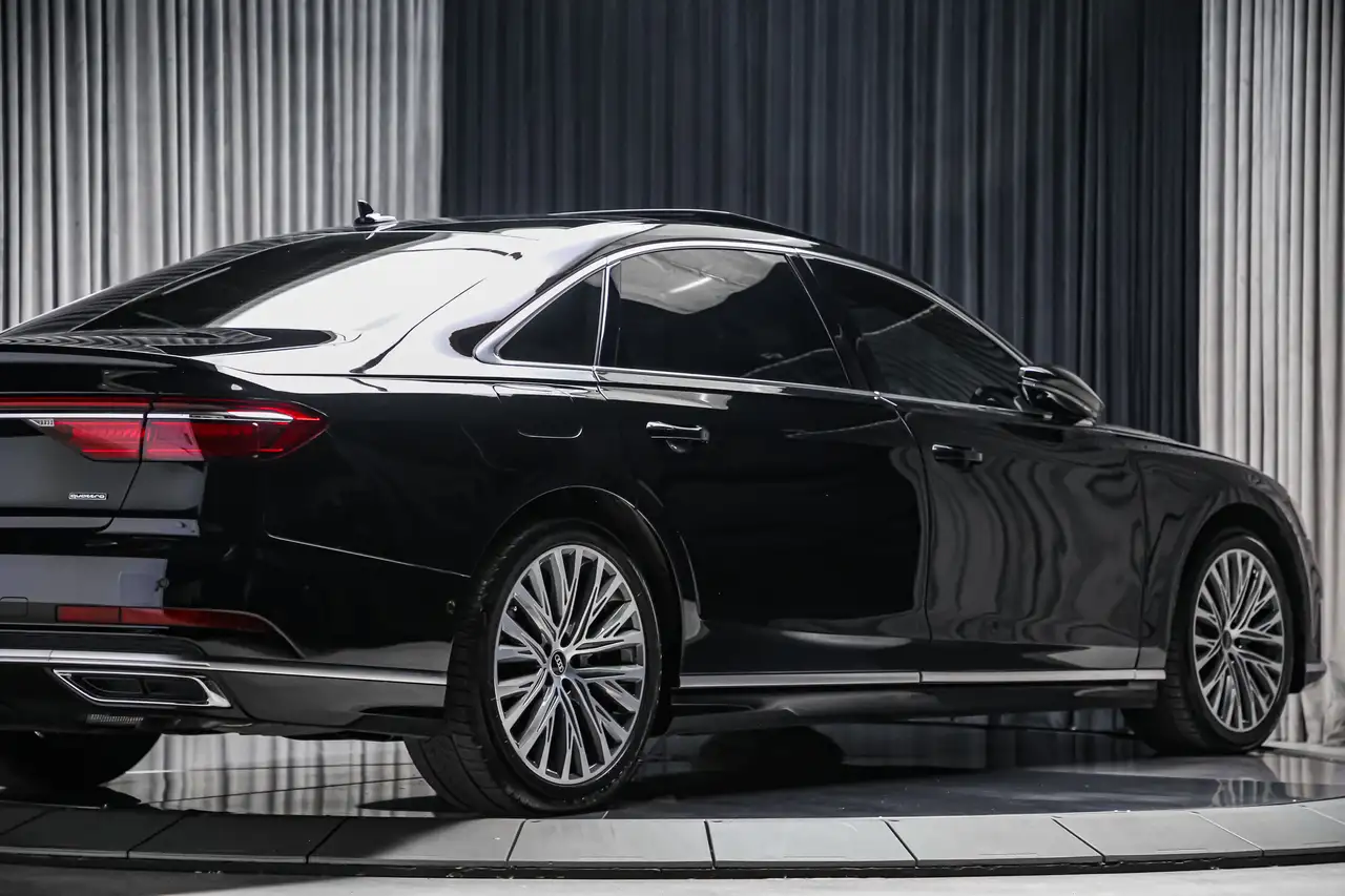 Audi A8 снимка Audi A8