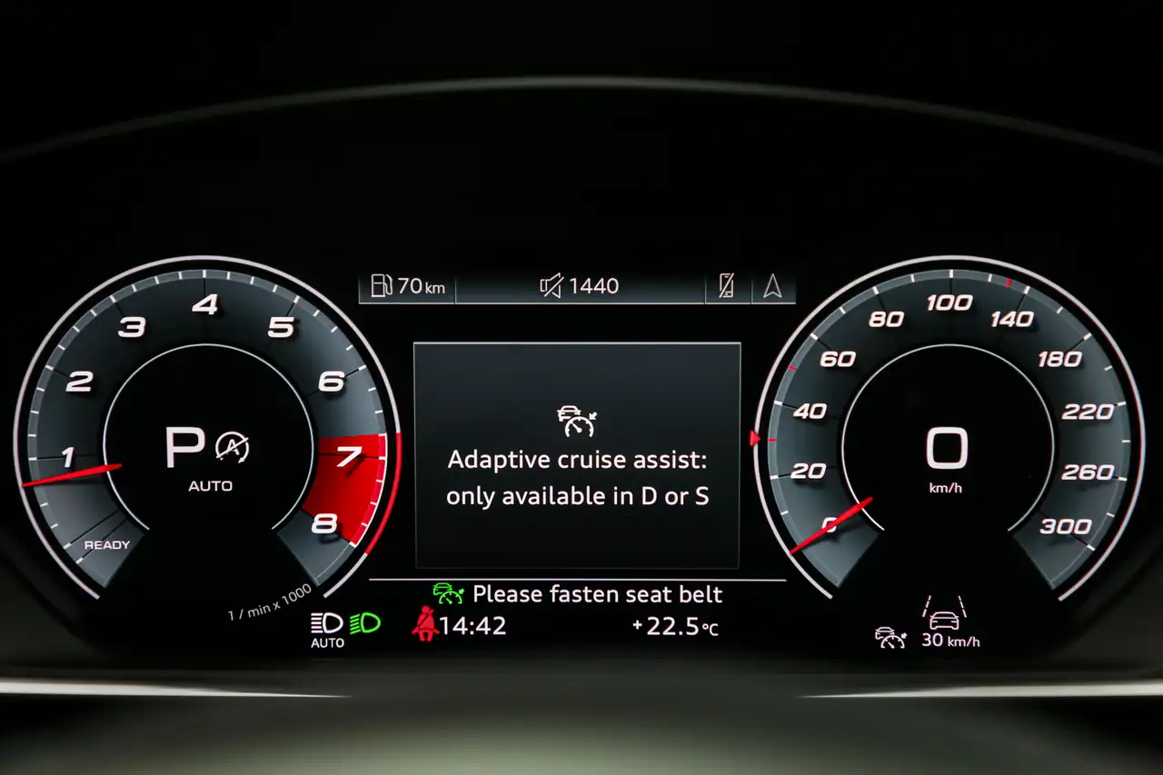 Audi A8 снимка Audi A8