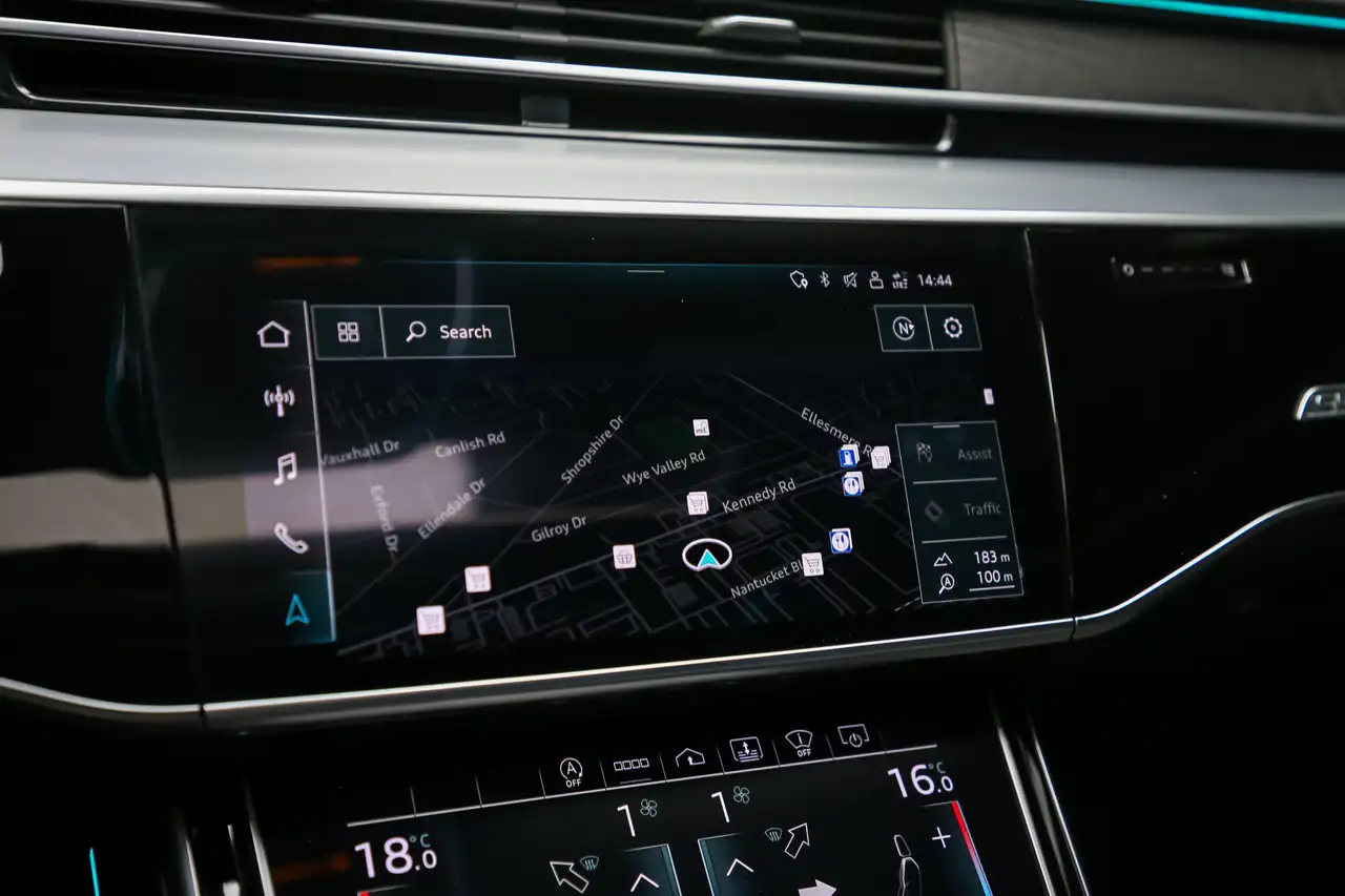 Audi A8 снимка Audi A8