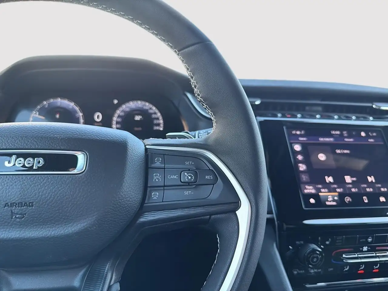 Jeep Grand Cherokee снимка Jeep Grand Cherokee