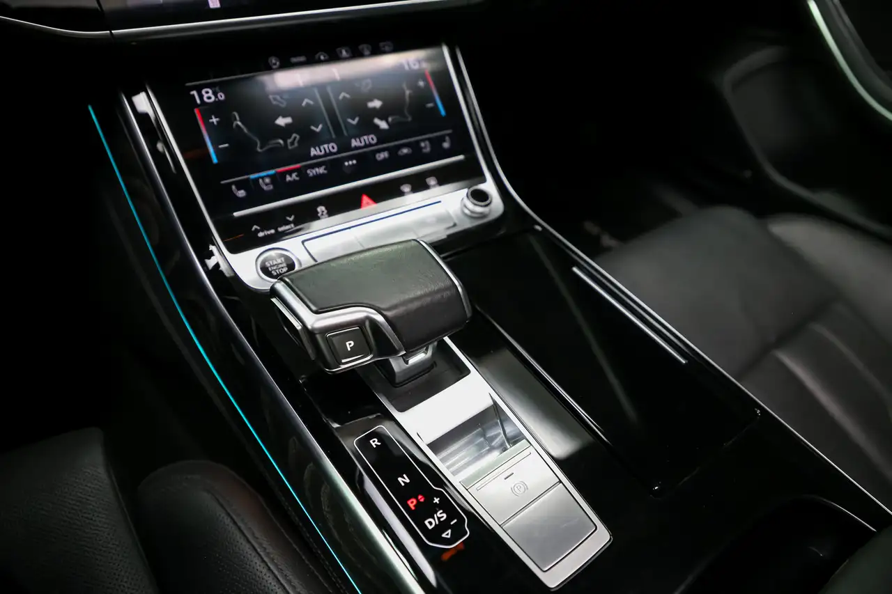Audi A8 снимка Audi A8