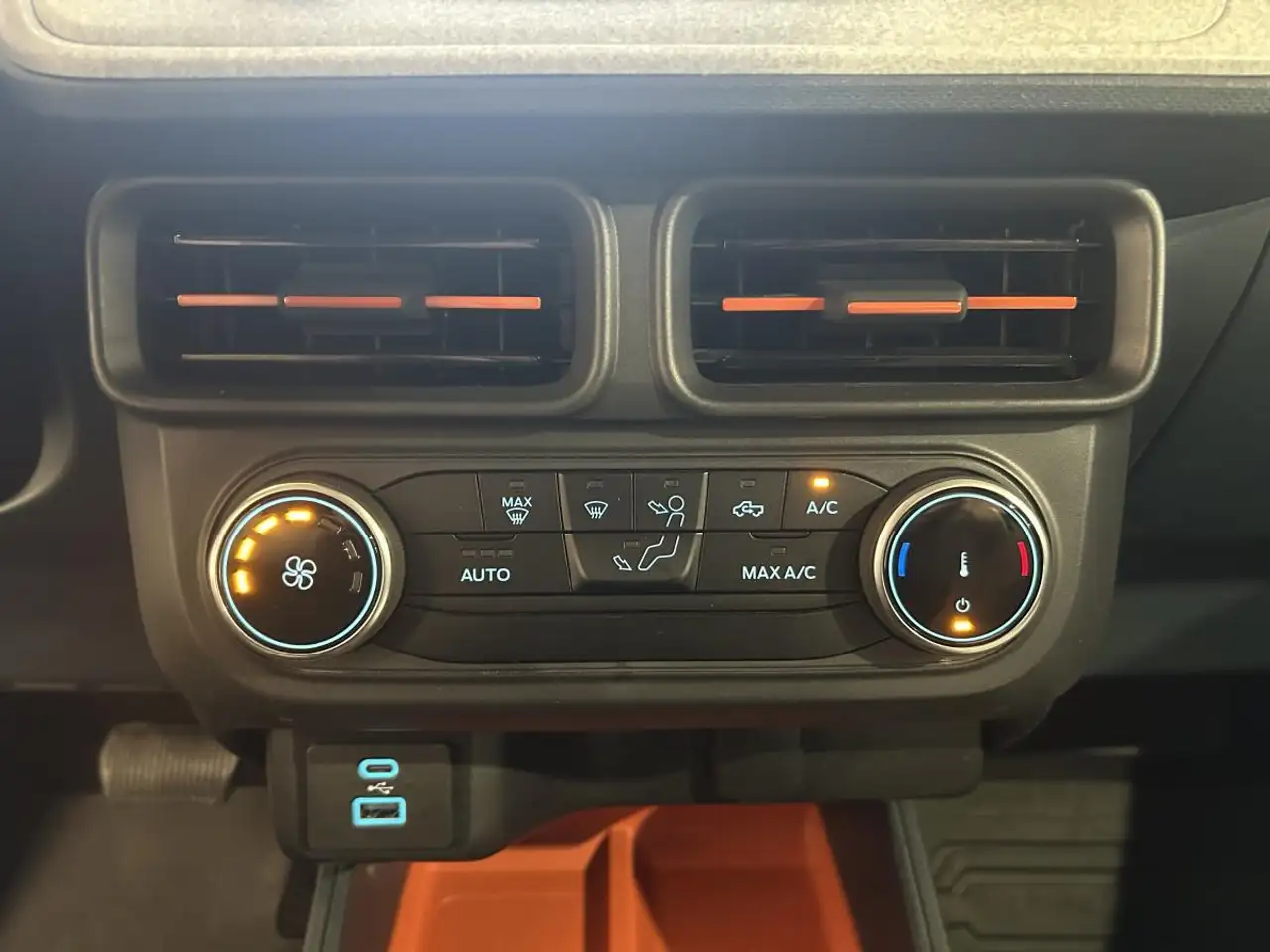 Ford Maverick снимка Ford Maverick