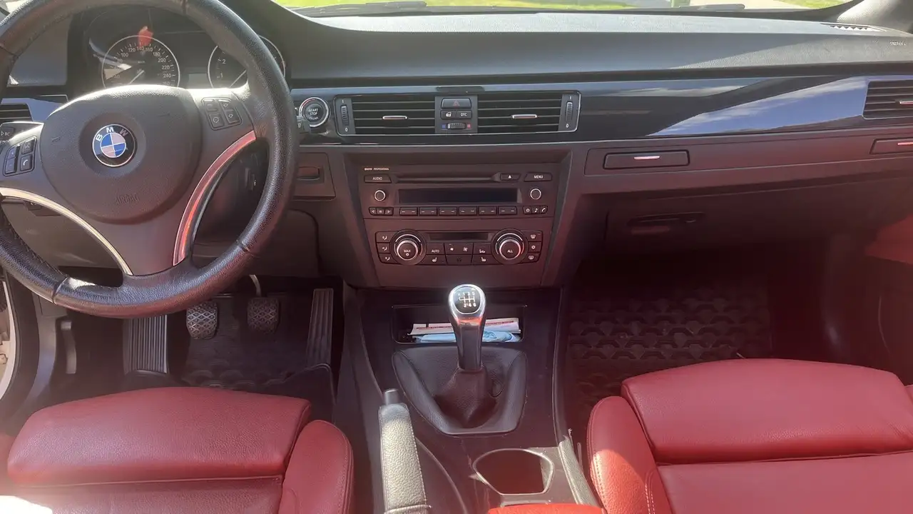 BMW 3 Series снимка BMW 3 Series