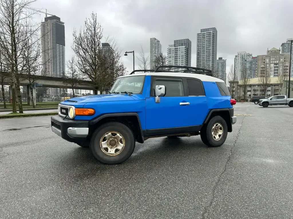 Toyota FJ Cruiser снимка Toyota FJ Cruiser