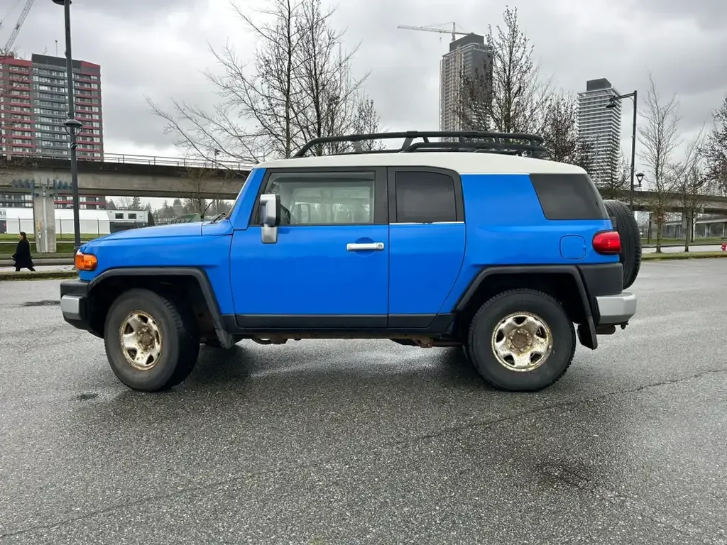 Toyota FJ Cruiser снимка Toyota FJ Cruiser