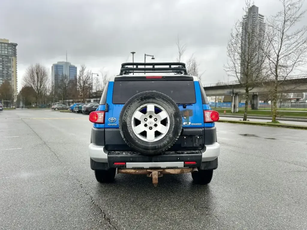 Toyota FJ Cruiser снимка Toyota FJ Cruiser