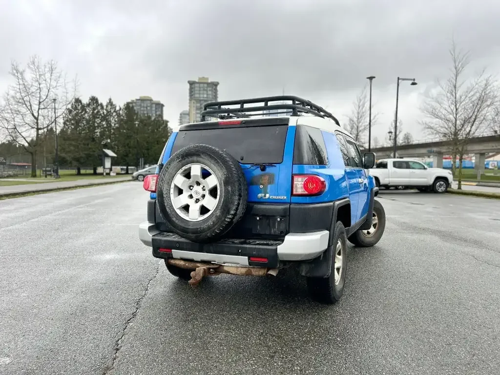 Toyota FJ Cruiser снимка Toyota FJ Cruiser