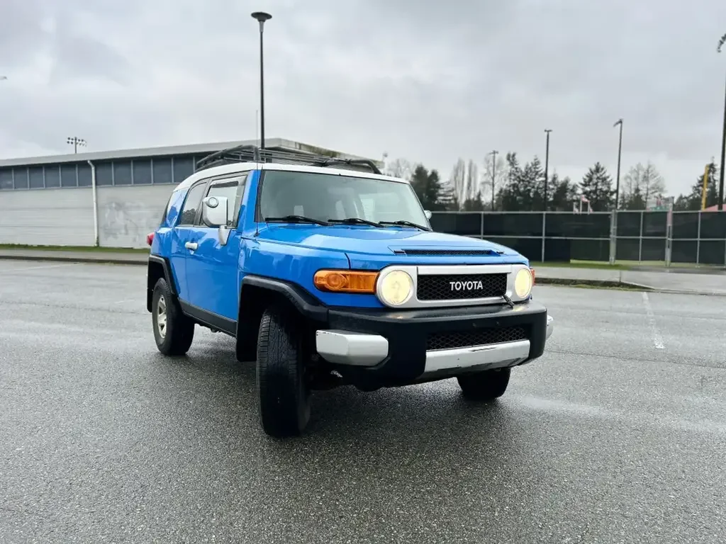 Toyota FJ Cruiser снимка Toyota FJ Cruiser