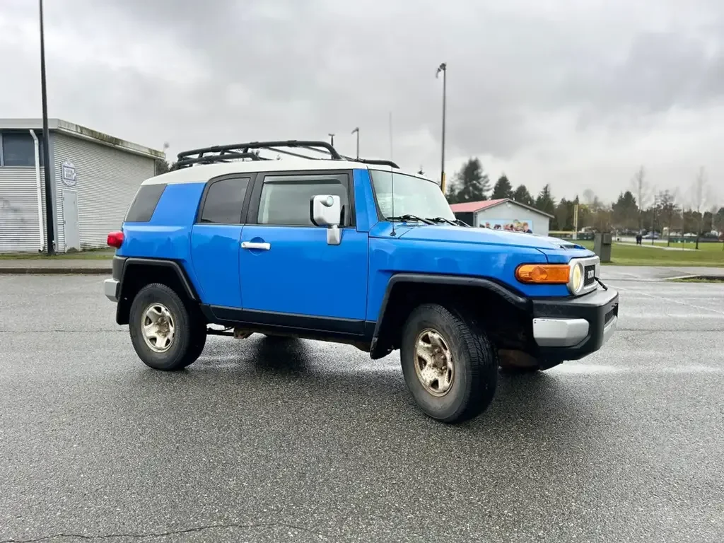 Toyota FJ Cruiser снимка Toyota FJ Cruiser