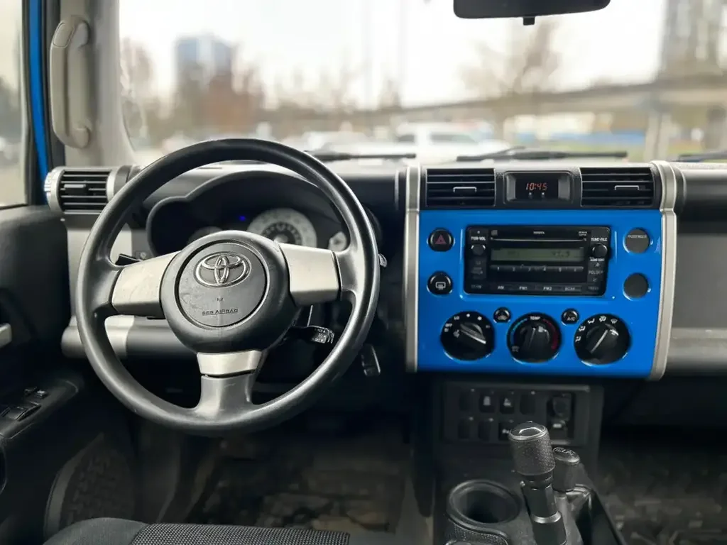 Toyota FJ Cruiser снимка Toyota FJ Cruiser