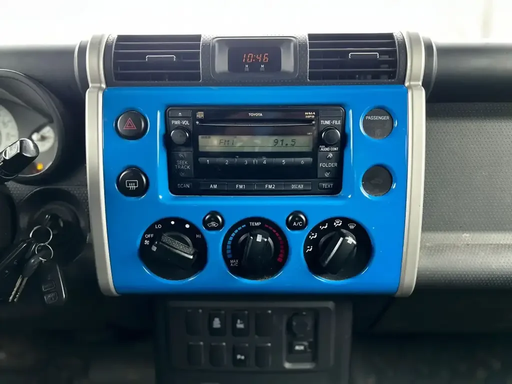 Toyota FJ Cruiser снимка Toyota FJ Cruiser