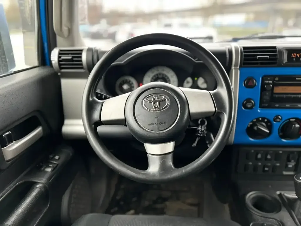 Toyota FJ Cruiser снимка Toyota FJ Cruiser