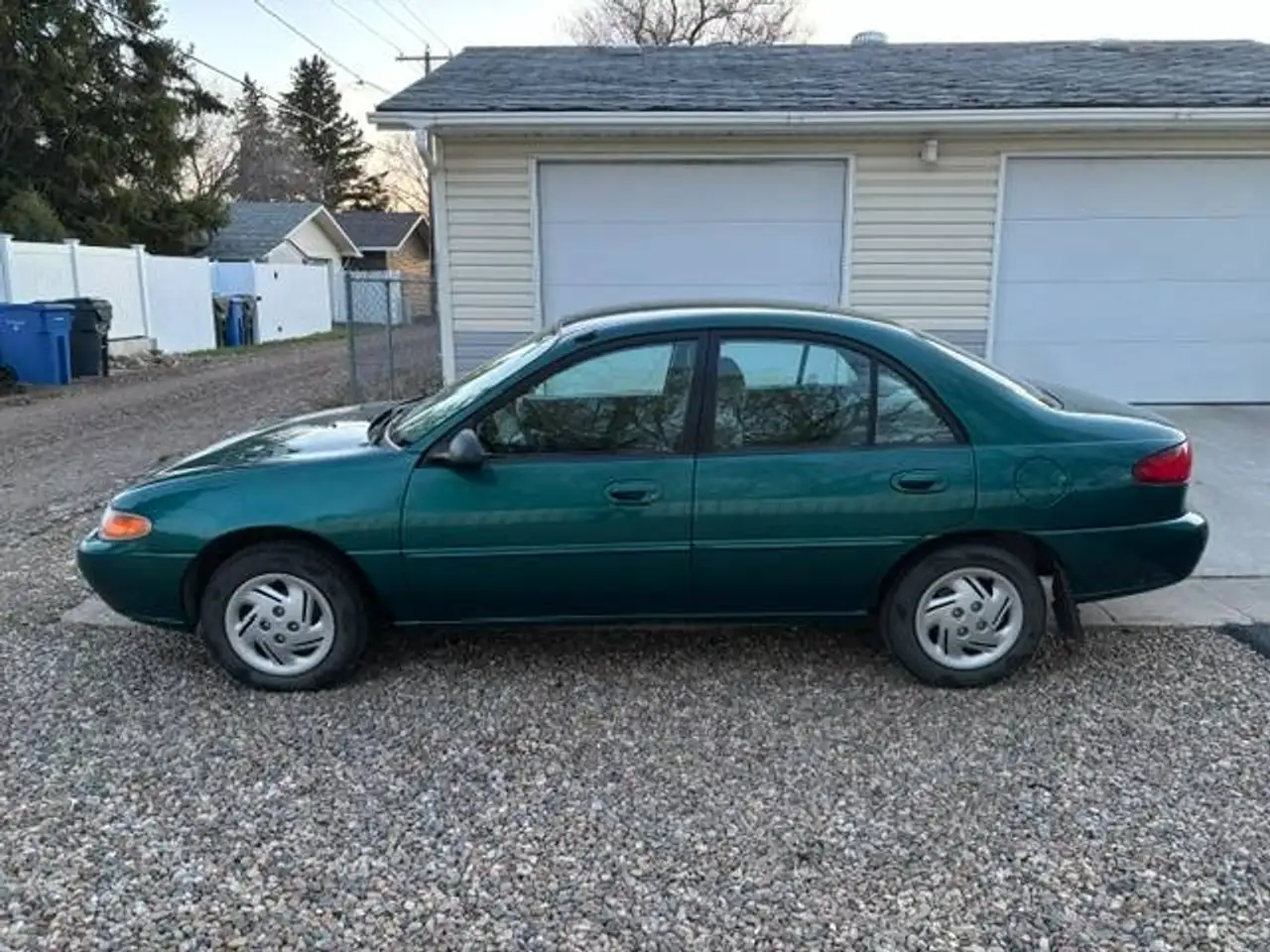 1997 Ford Escort снимка 1997 Ford Escort