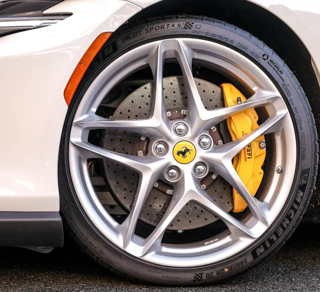 Ferrari Roma снимка Ferrari Roma