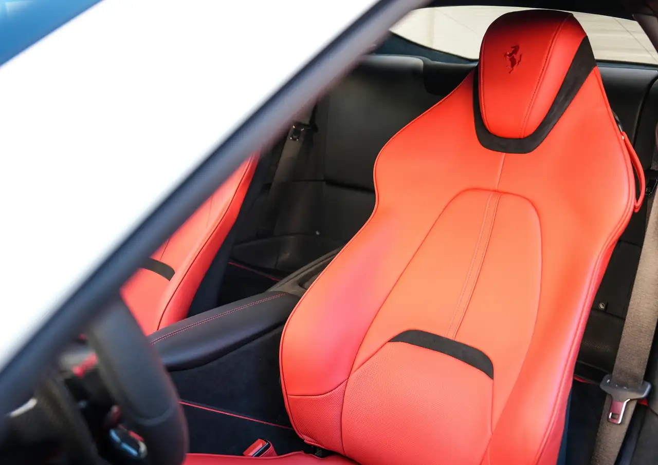 Ferrari Roma снимка Ferrari Roma